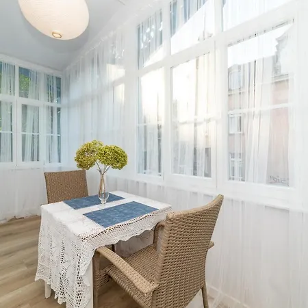 Blue House Veranda Studio By Oneapartments *