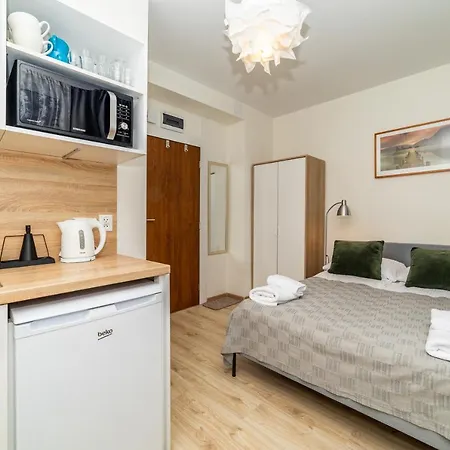 Blue House Veranda Studio By Oneapartments * Σόποτ
